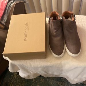 Kenneth Cole, gentle souls, suede boot boots only one time with a side zip beaut